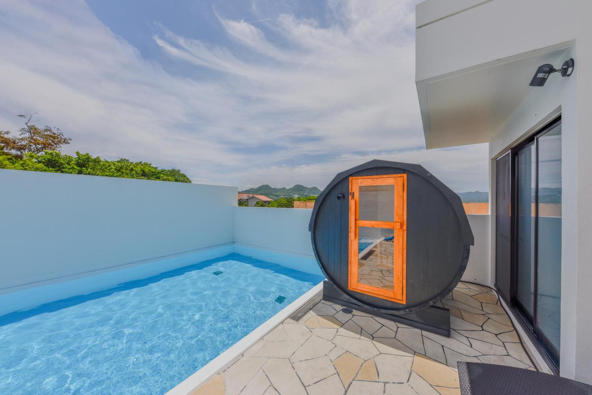 Private Pool Villa Motobu Eksteriør billede